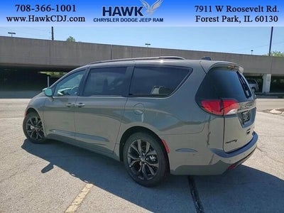2020 Chrysler Pacifica Red S
